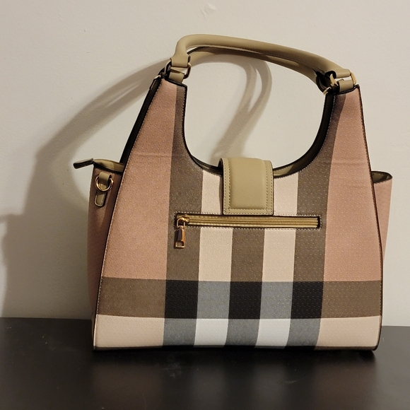 Fabriano Italia: Beige plaid purse with matching wallet and purse strap. - Picture 2 of 4